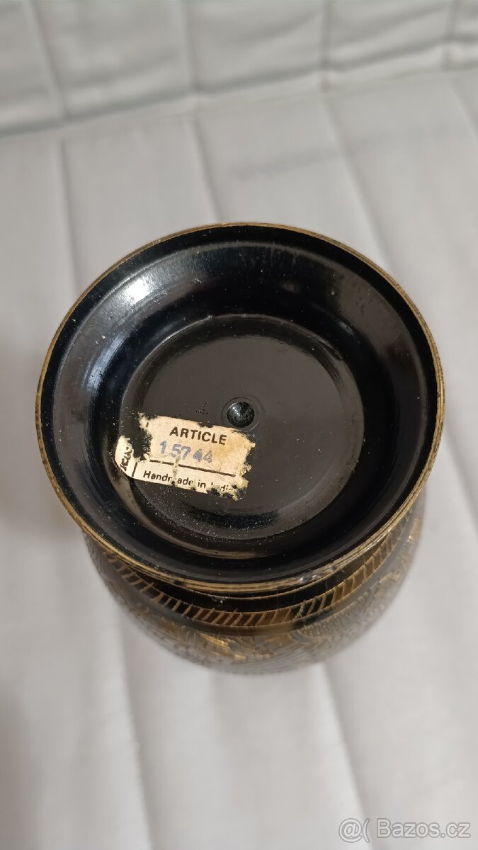 Kovová broušená váza. - 4