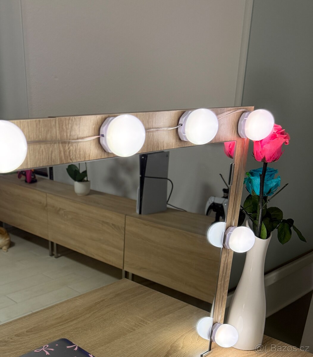 Kosmetický stůl - 4