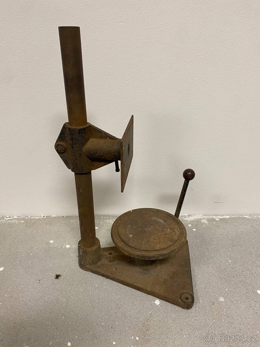 Zajímavý dílenský stojan asi na stolní vrtačku - 4