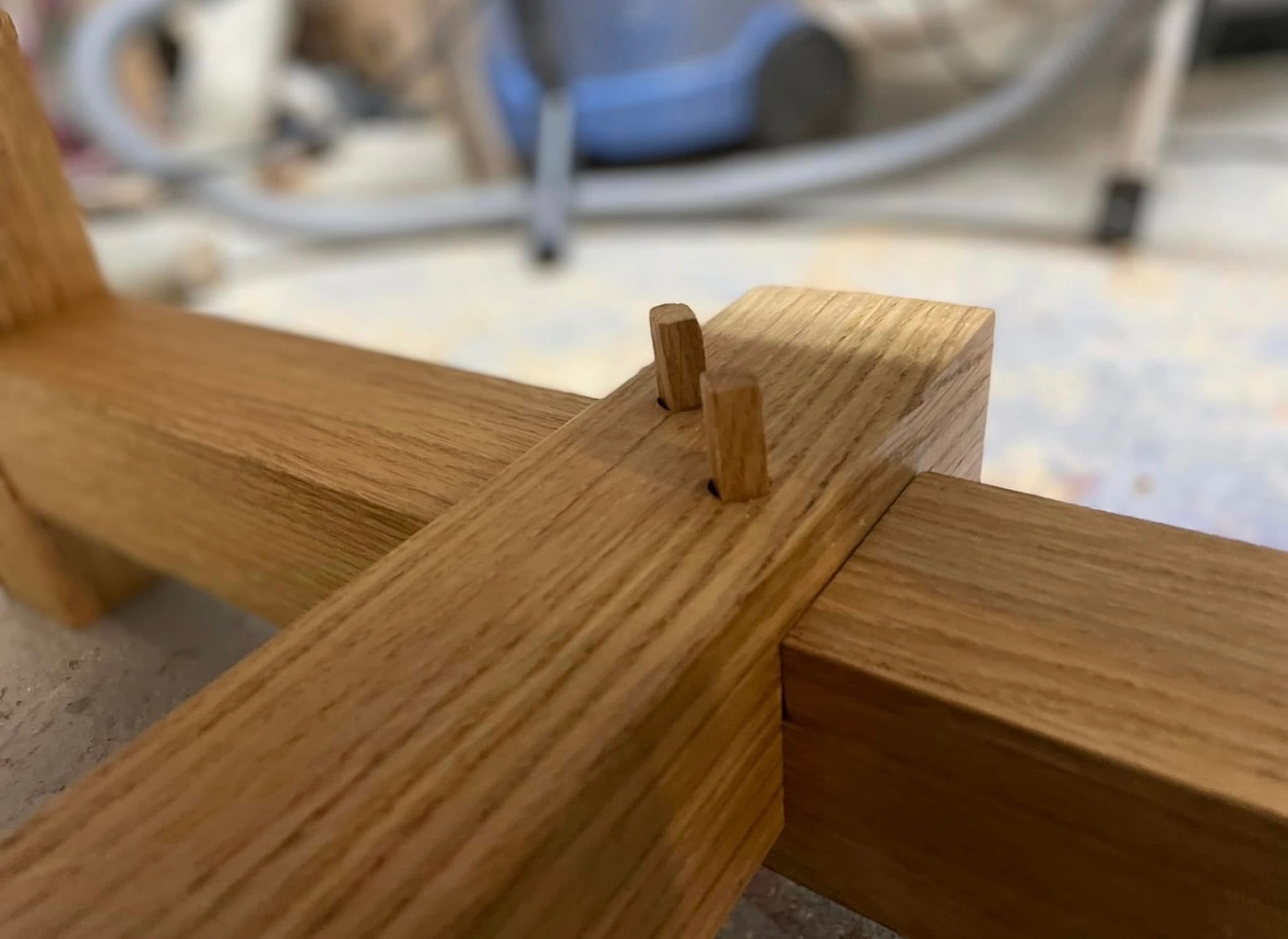 Masivní jídelní stůl - 4