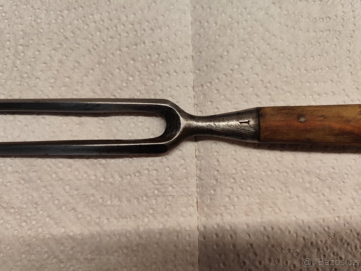 Starožitná ocelová vidlice na maso - 4