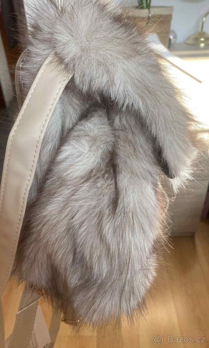 Nový krásný chlupatý batůžek - 4