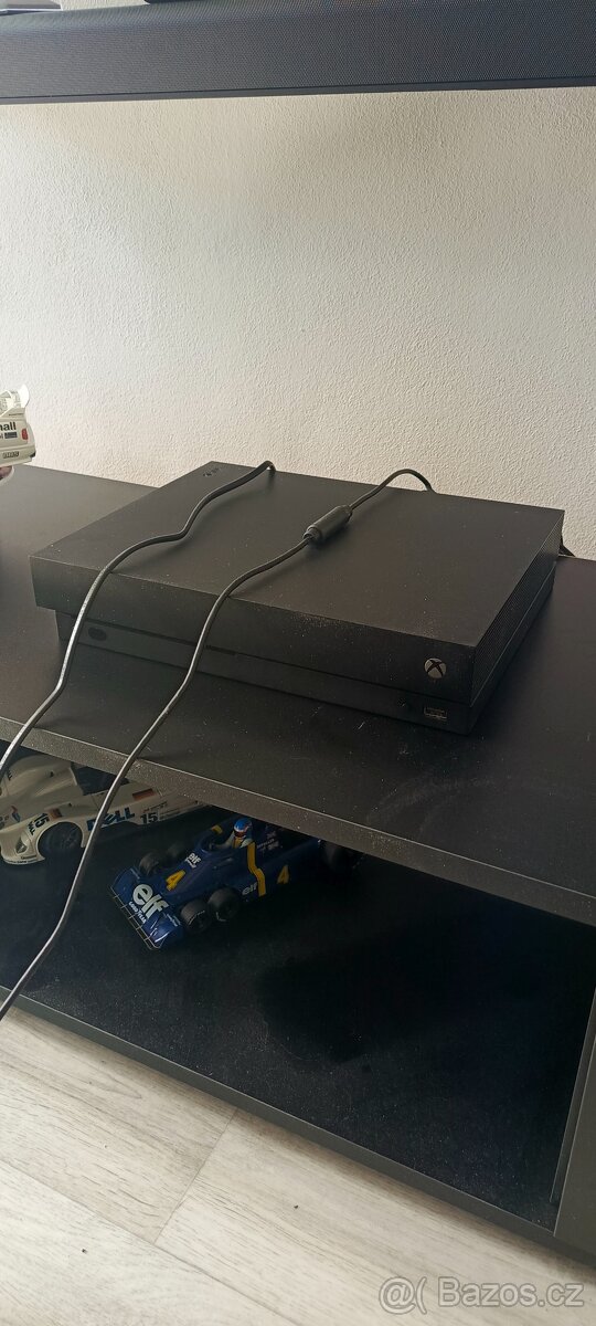 X box One + příslušenství - 4