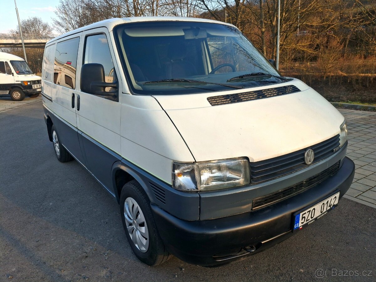 VW Transporter 2.5 TDi 5.míst - 4