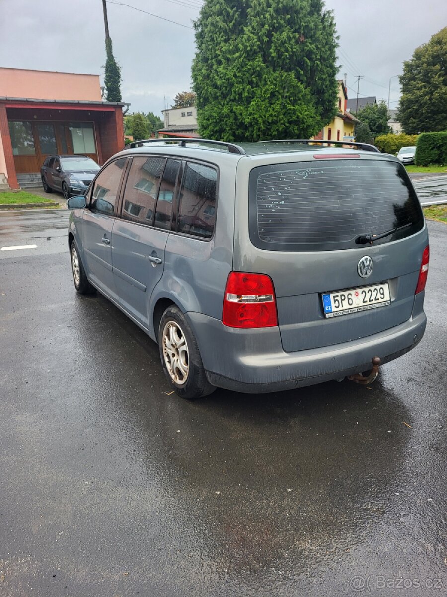 Volkswagen Touran - 4