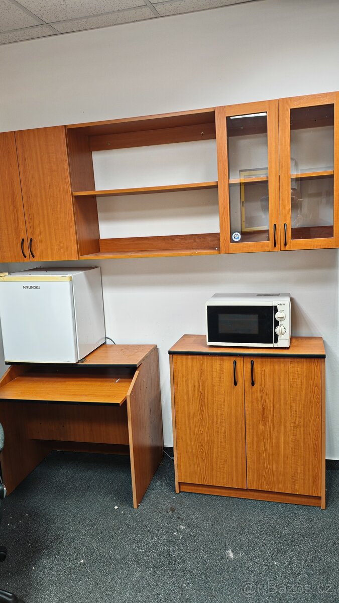 KANCELÁŘSKÝ NÁBYTEK - 4