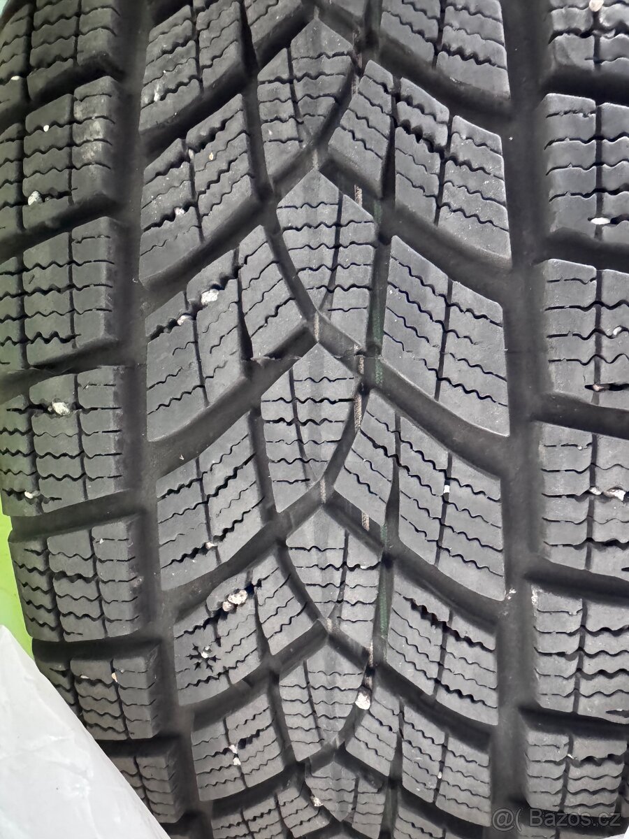 Lexus UX 250 215/60 R17 - 4