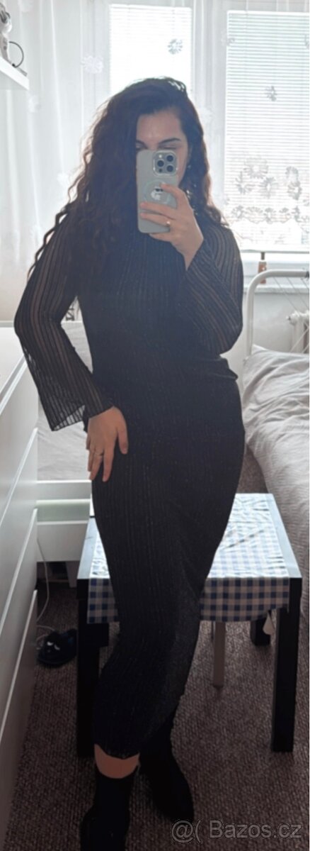 Elegantní dlouhé černé šaty v přiléhavém střihu.😍 - 4