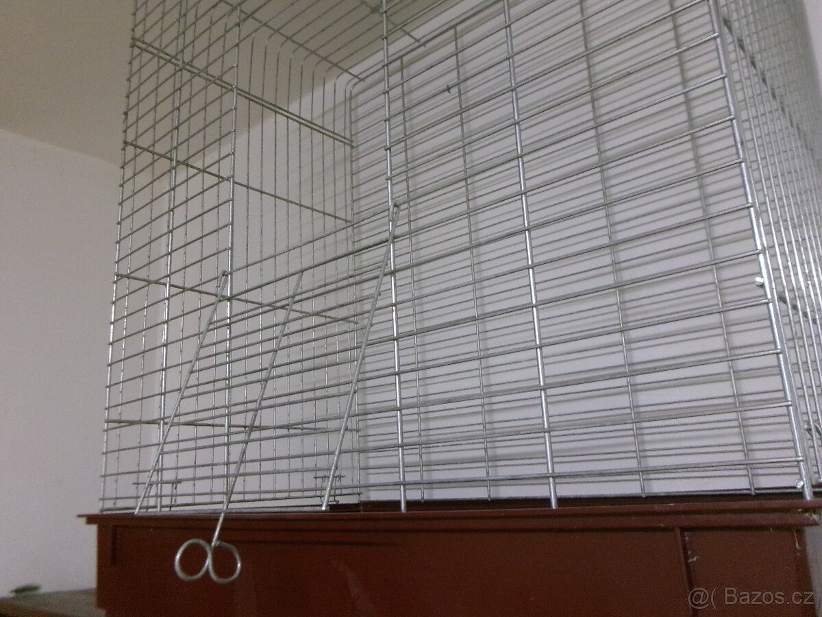 Velká klec pro papoušky nebo drobotinu. - 4