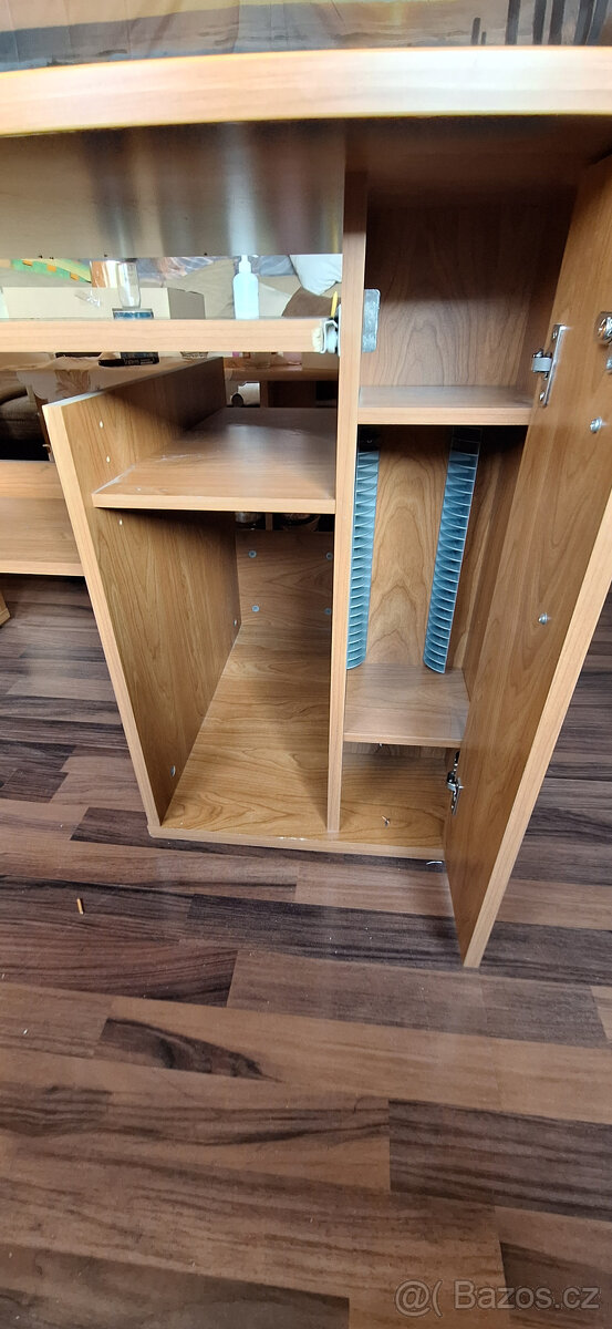 Psací a počítačový stůl - 4