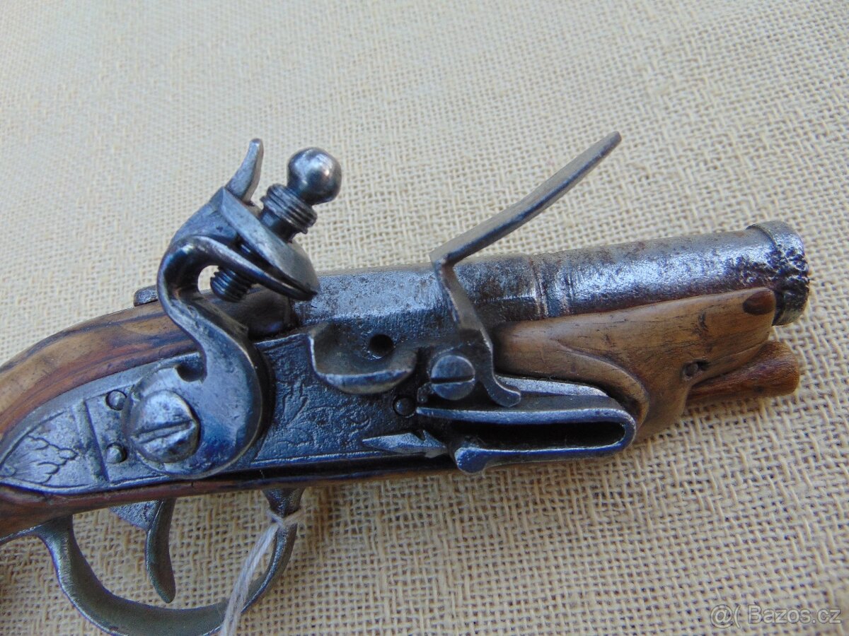 Pistole křesadlová - 4