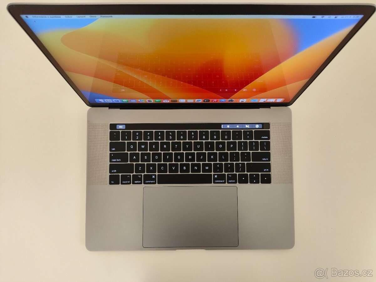 MacBook Pro 15 2017 | i7 • 16GB • 256GB SSD - 4
