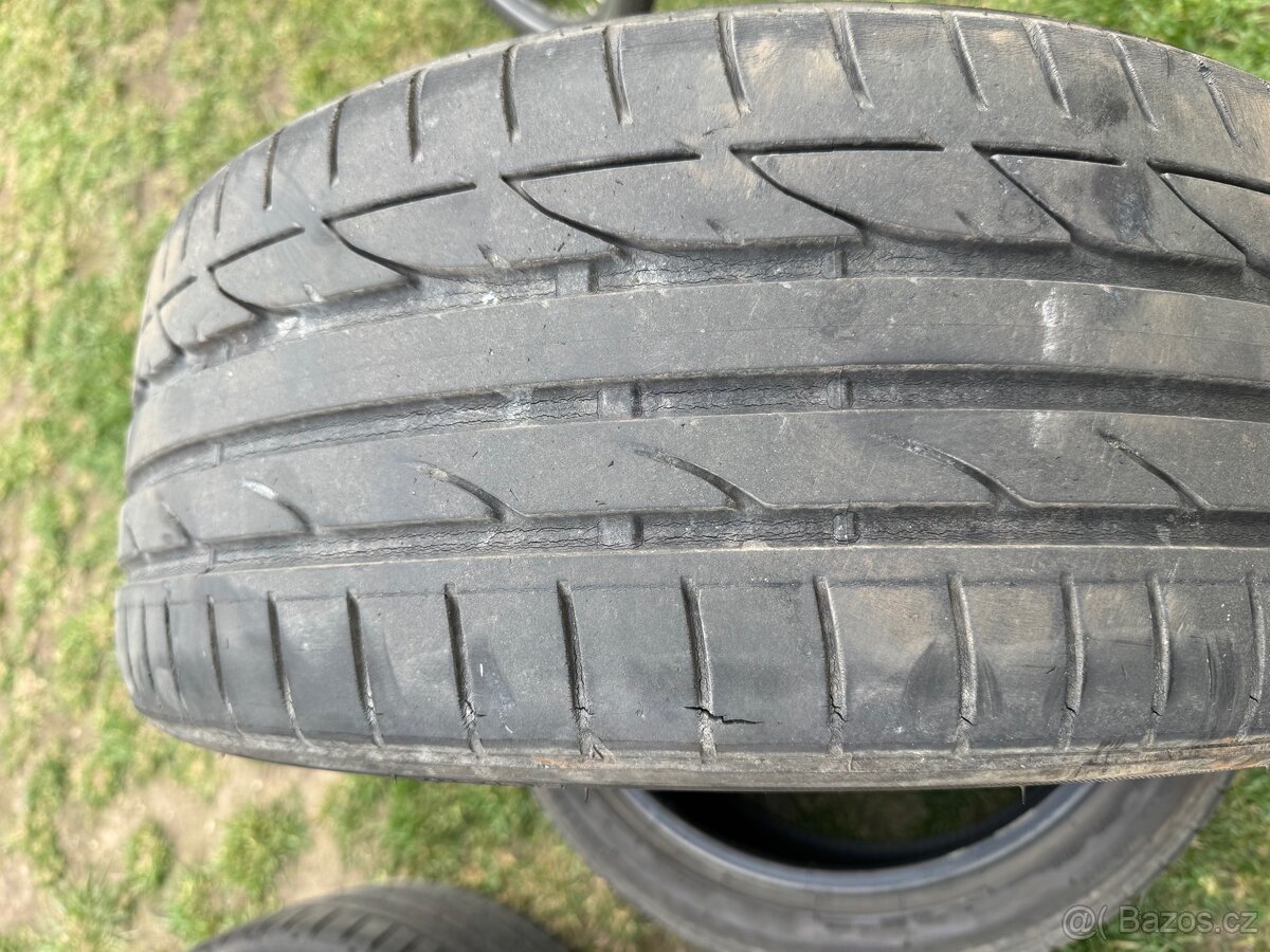 235/40 R19 - 4