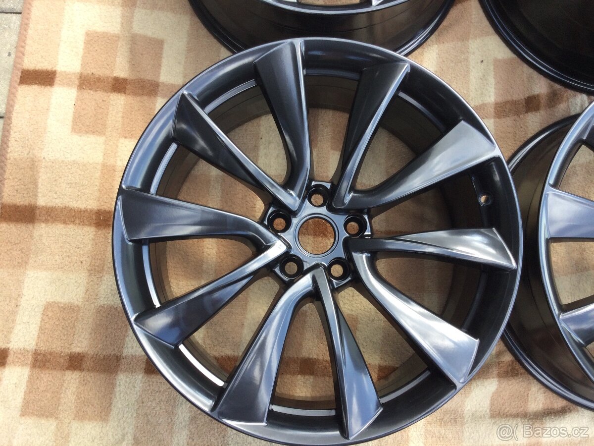 Tesla model 3 disky 20x8.5 - 4