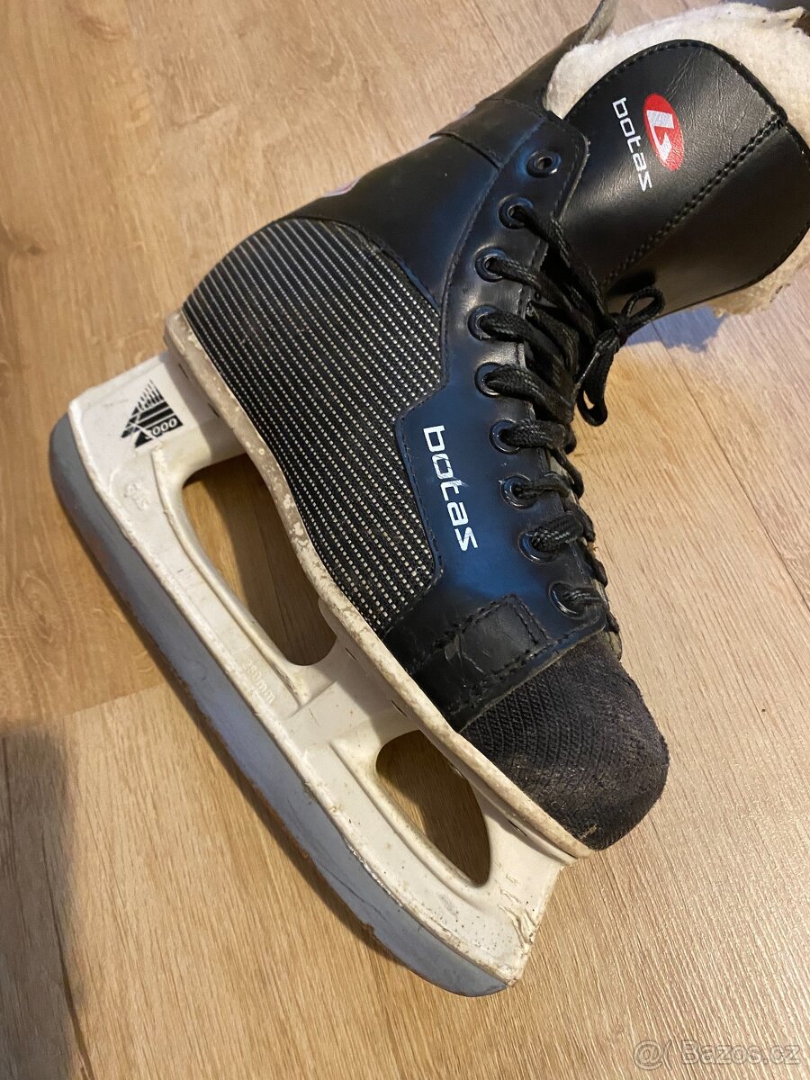 Prodám lední brusle Botas, velikost 39. - 4