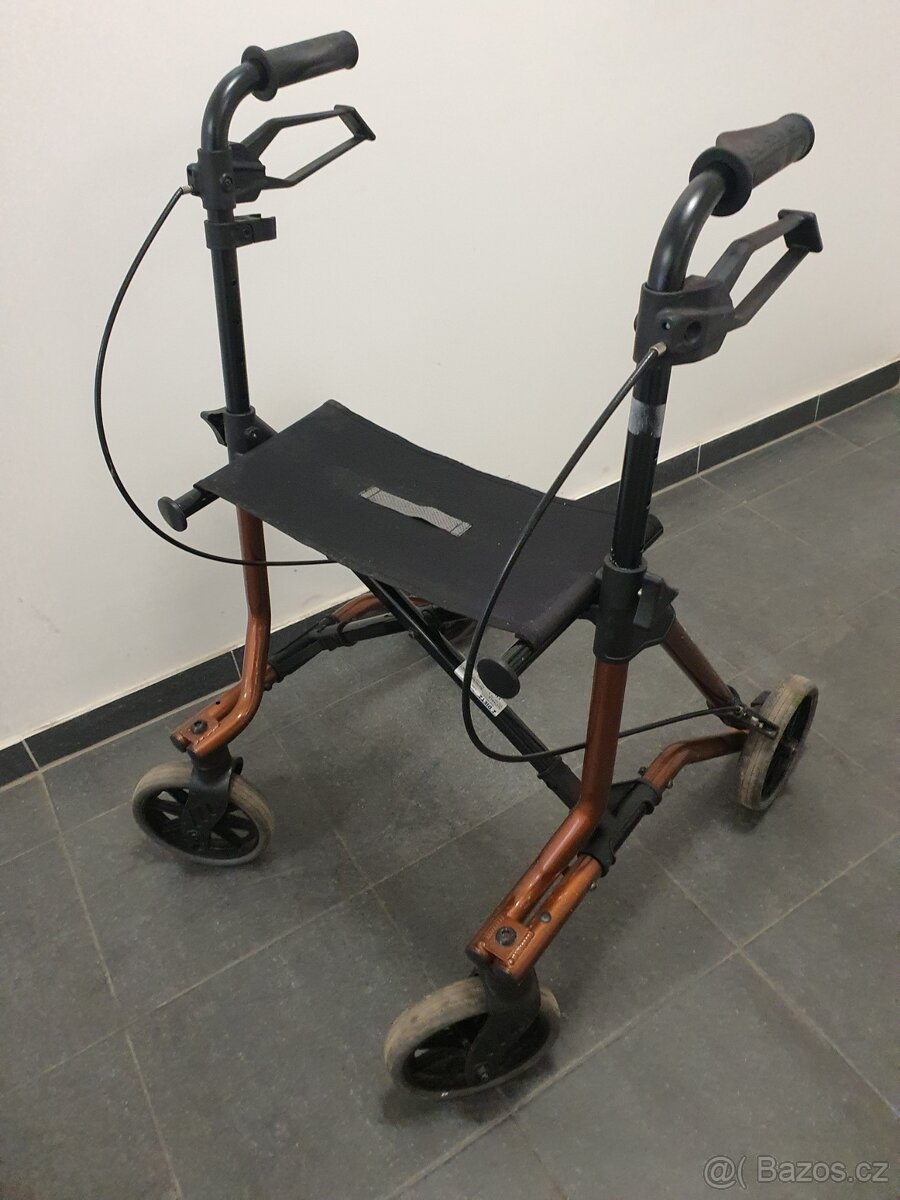 PROFI lehčené ALU chodítko čtyřkolové - 4