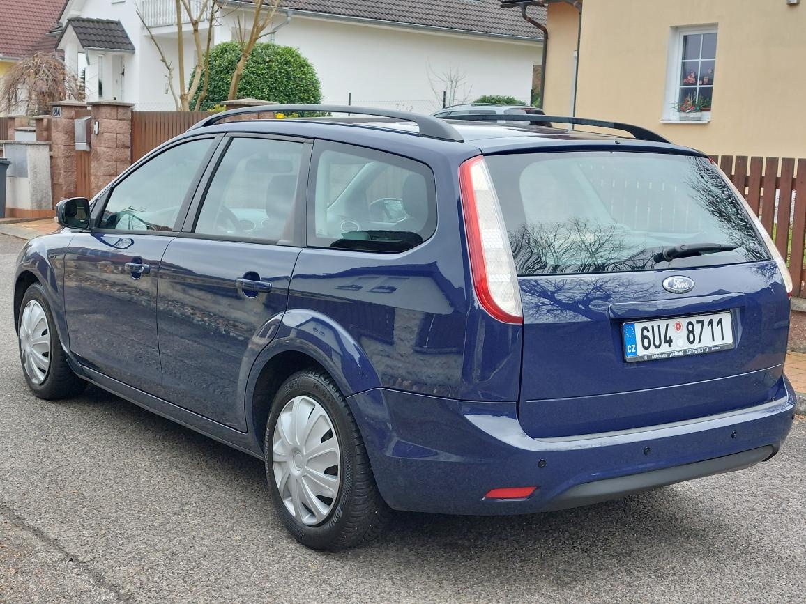 FORD FOCUS combi 1,6 74kw, benzin, r. v. 2/2011 koupeno v CZ - 4