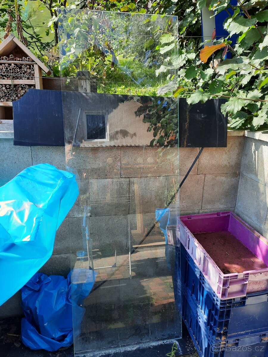 Prodám skleněnou zástěnu - 4