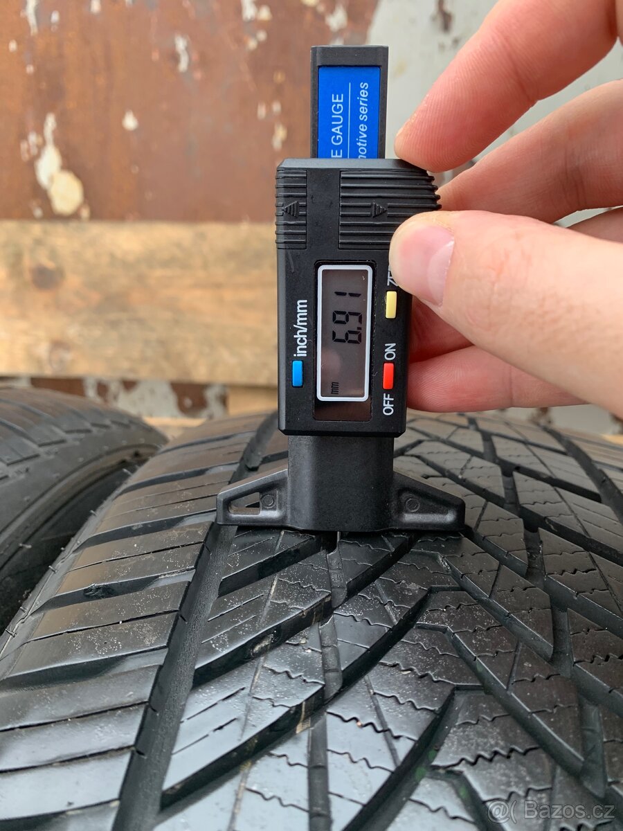 2ks 225/60/17 Tracmax/2021/103V/celoročně 6.9m - 4