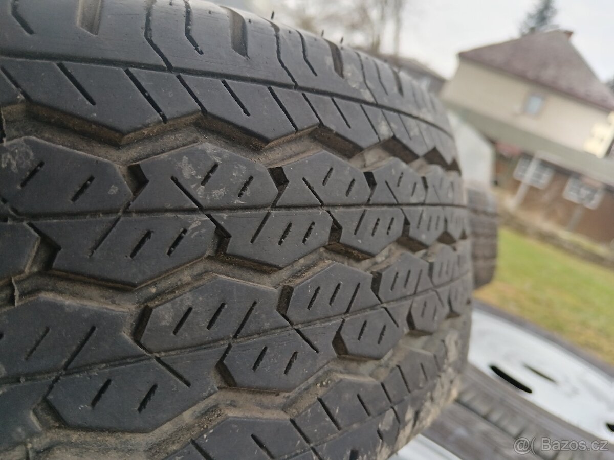 Prodám pneu +plechové disky ford transit. - 4