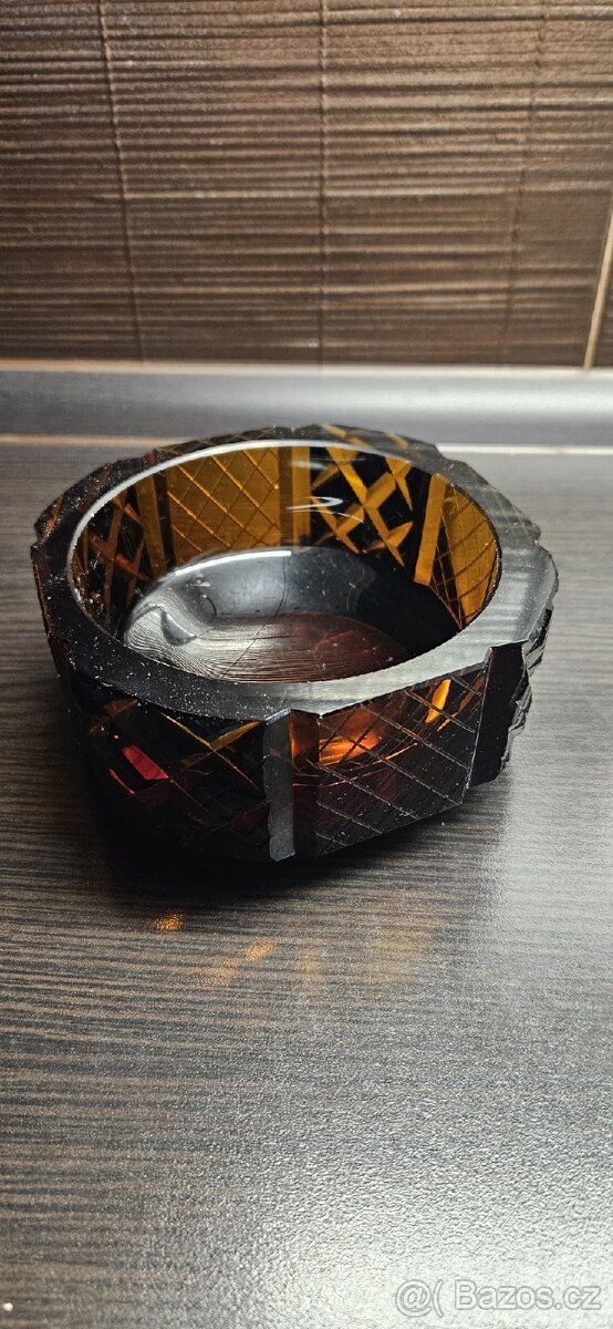 Skleněný popelnik - 4