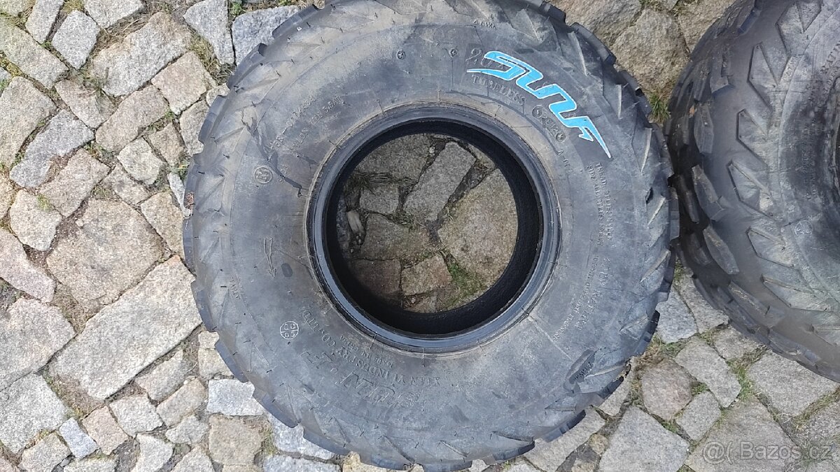 Použité pneu na čtyřkolku AT 22x10-8. , 20x7-8 , sada