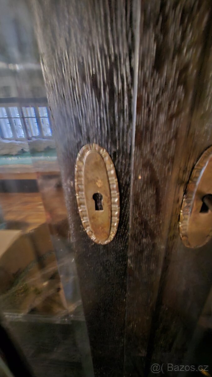 Skleněná vitrína - 4