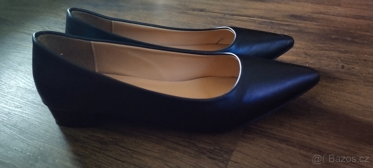 Černé elegantní jednobarevné lodičky - 4