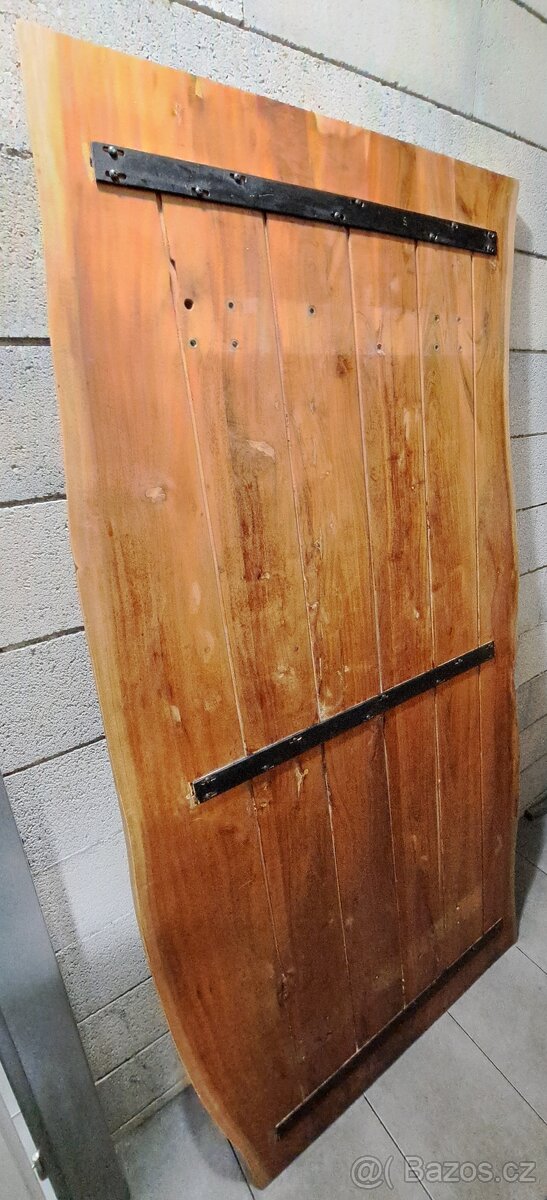 Nabízím k prodeji akáciový stůl - 4