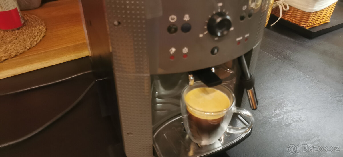 Krups Essential EA81 - automatický kávovar - 4