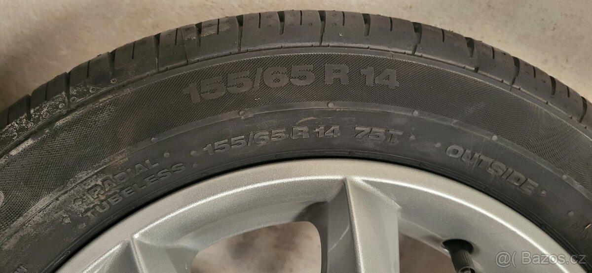 Prodám 3 ks disků včetně pneu 155/65 R14 - 4