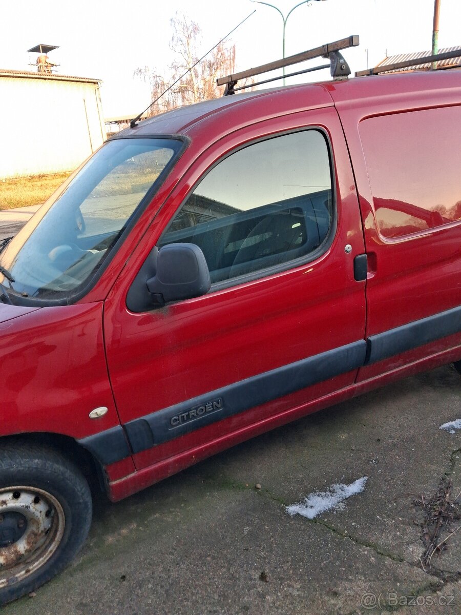 Peugeot Partner 1.9D rok 2004 veskere dily - 4
