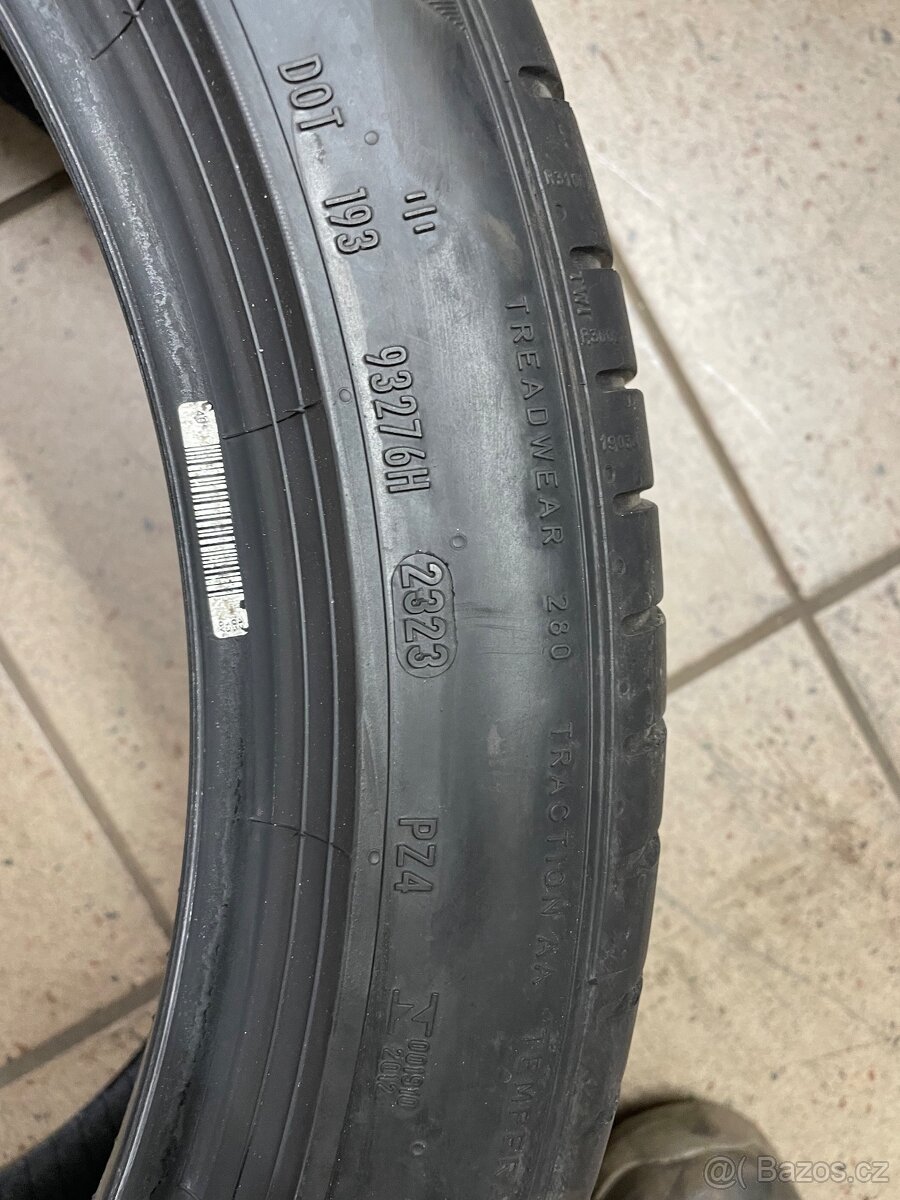 Pneu 245/40R19 - 4