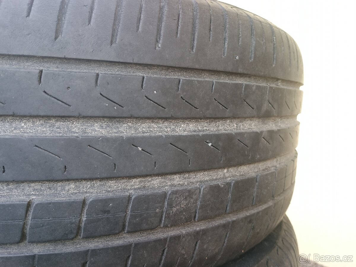 Prodám pneumatiky Pirelli Cinturato P7 235/45R18 - 4