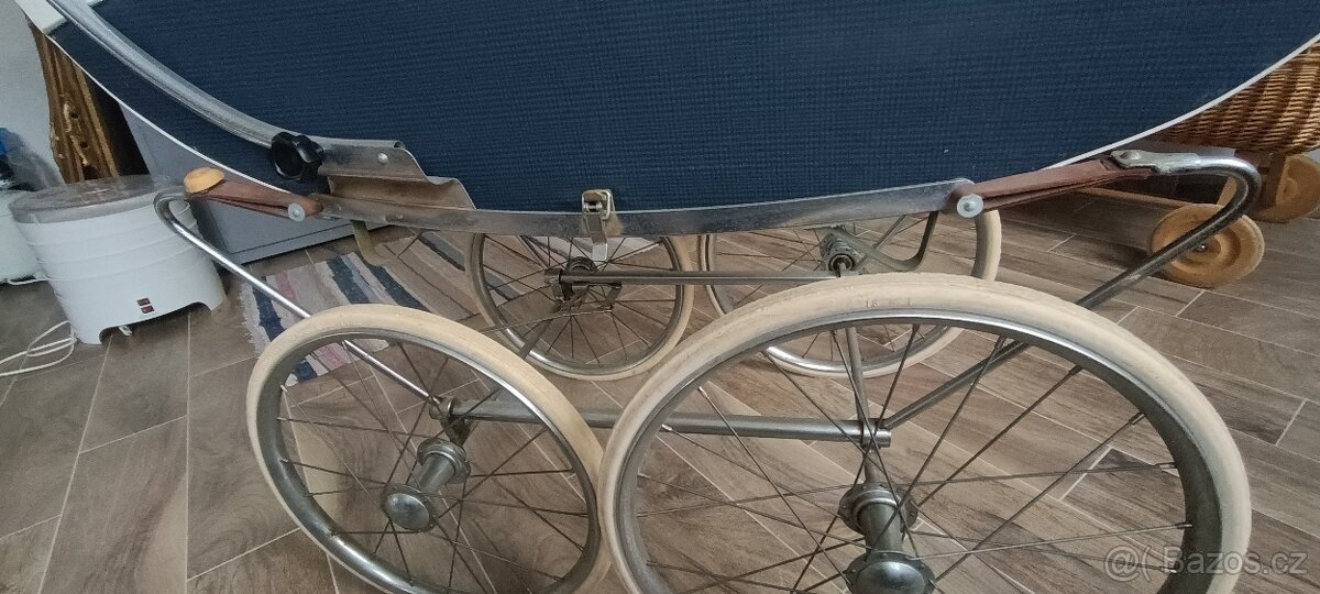 Starý kočárek - 4