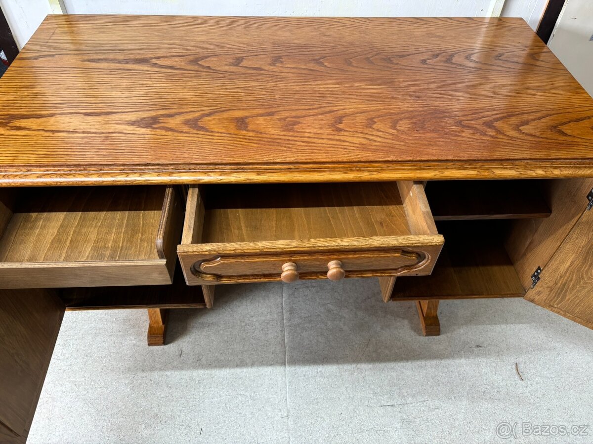Masivní psací stůl - 4