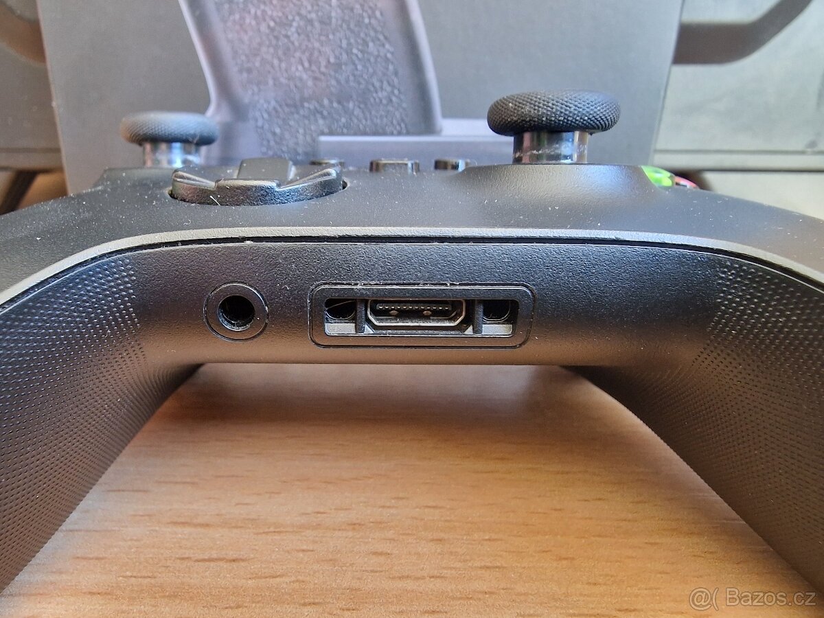 Xbox Series Controller - 4