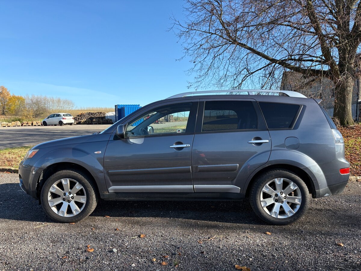 Prodám Mitsubishi Outlander 2.0 di-d 123kw servis, nová STK - 4