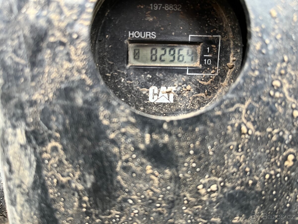 Pásový bagr CATERPILLAR CAT 305C - 4