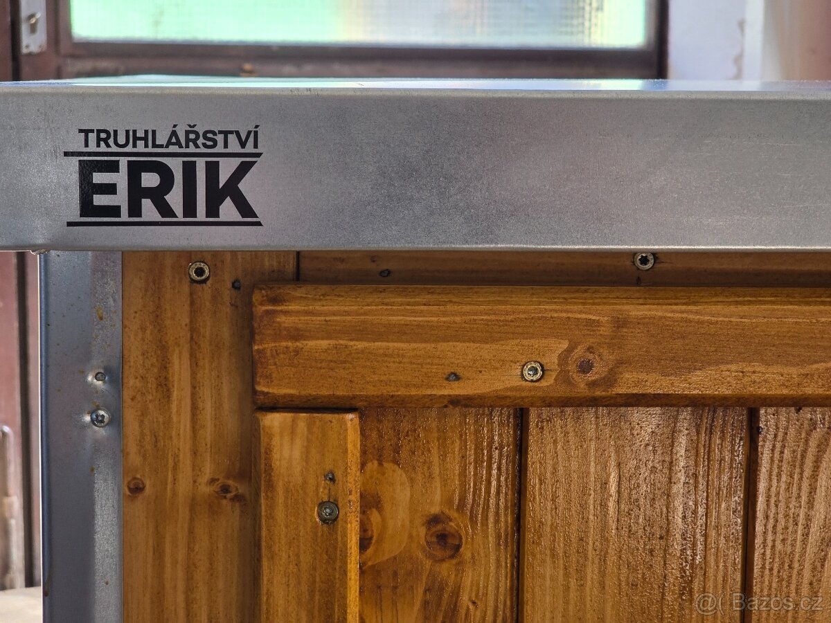 Prodám izolovanou oplechovanou psí boudu - 4