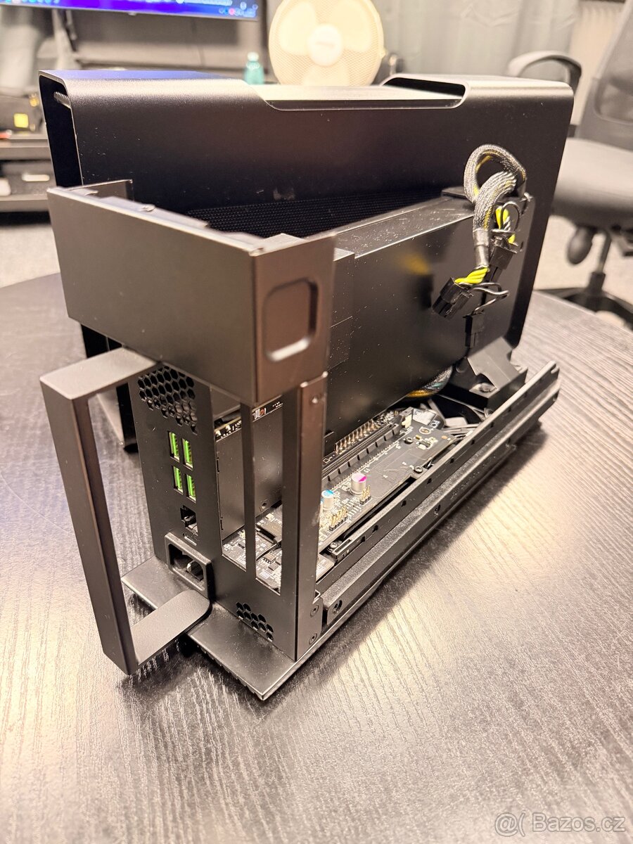 Razer Core eGPU Thunderbolt 3 (RC21-0094) - 4