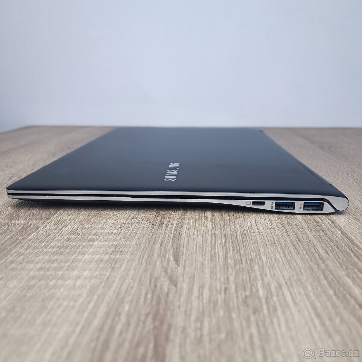 Elegantní Ultrabook Samsung - 4