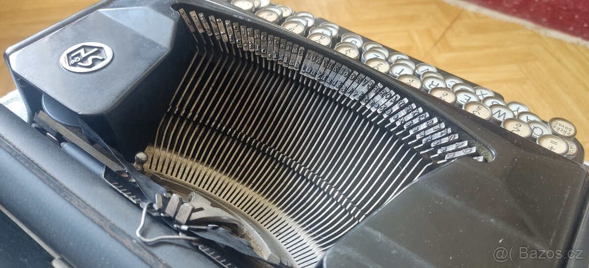 PSACÍ STROJ ZN. NAUMANN - typ ERIKA - 4