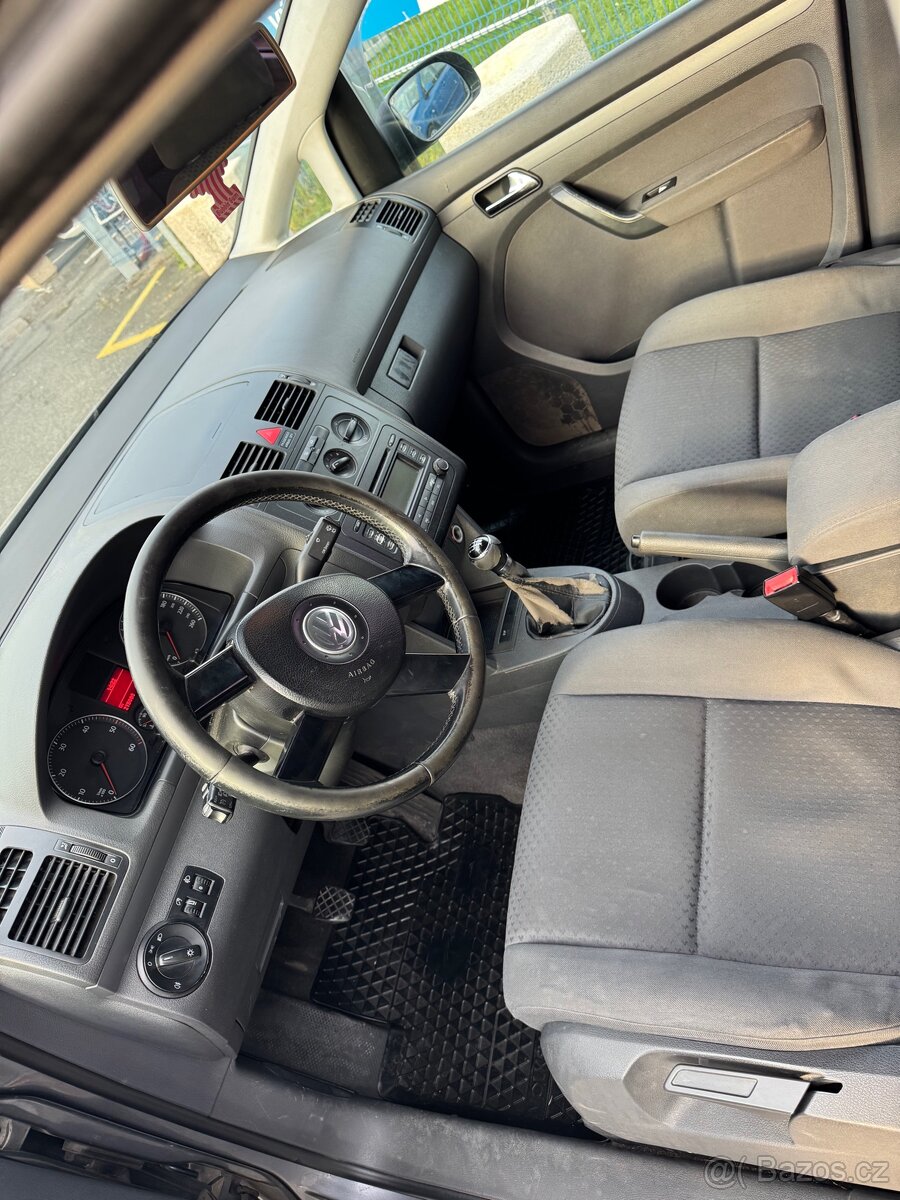 Volkswagen Touran - 4