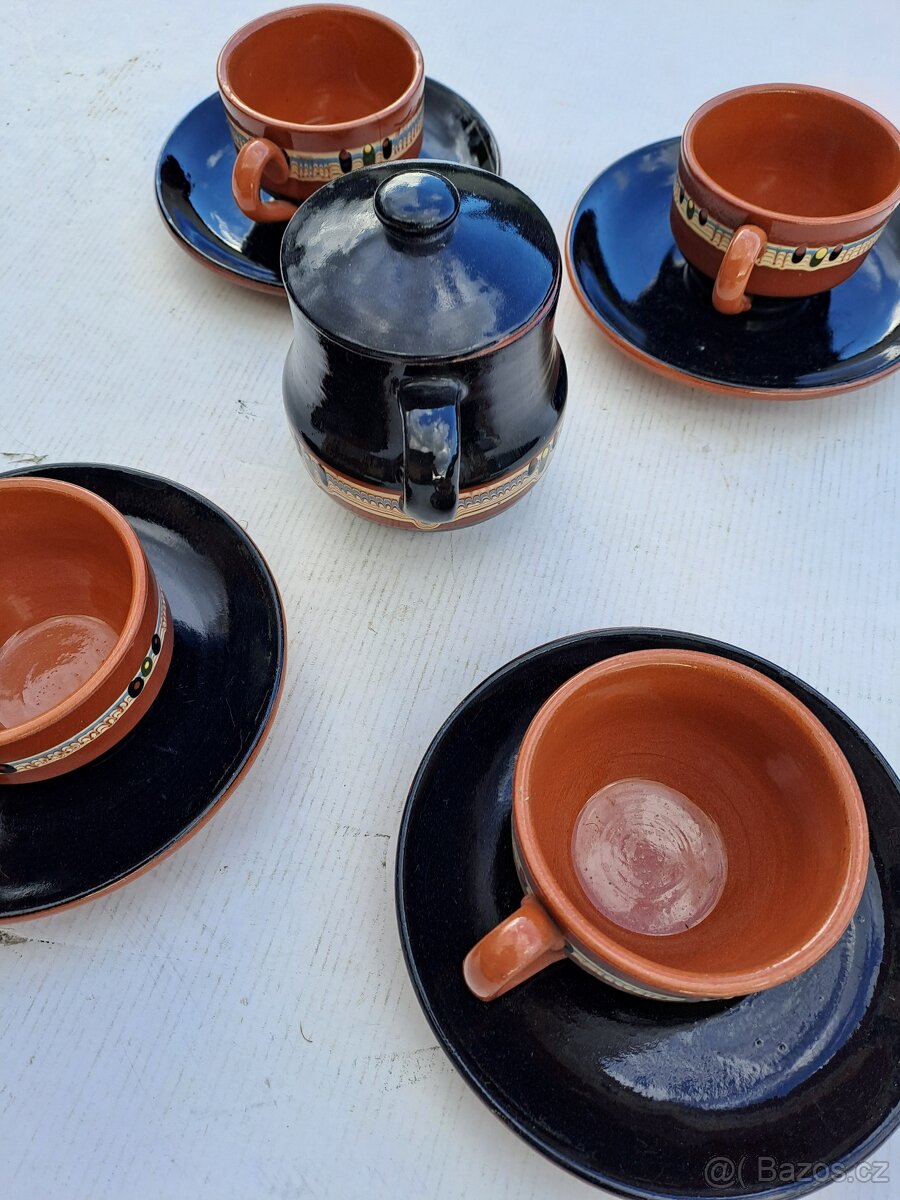 Hrnečky plus konvička. - 4