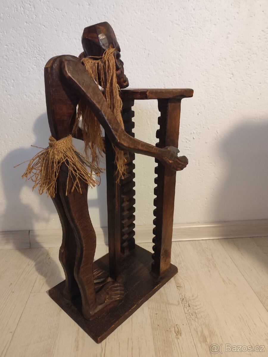 Dřevěný stojan na CD. - 4