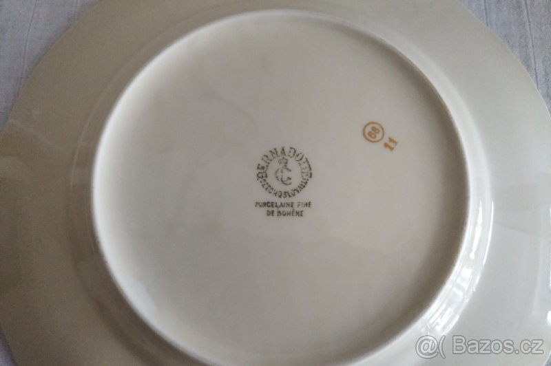 Sada talířů se světským motivem - 4