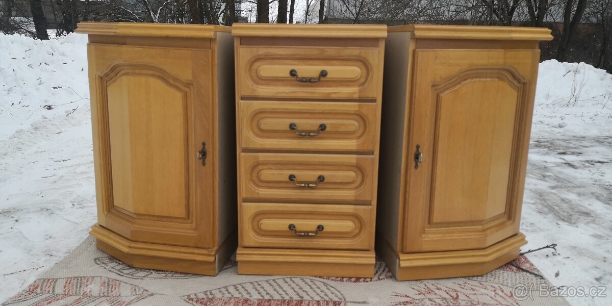 Masivní světlá komoda - 4