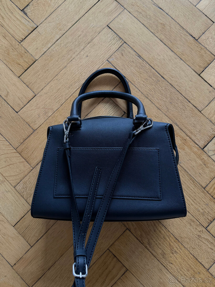 Nová černá kabelka značky Guess - 4