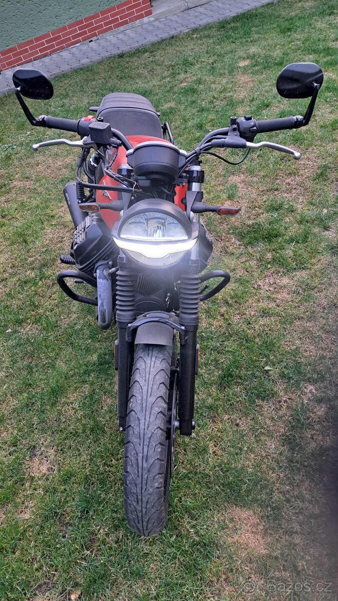 Moto Guzzi V7 Stone - 4